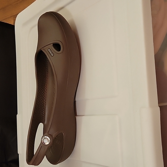 Brown dress Crocs with gemstone detail women's size 9 never worn - Picture 9 of 12